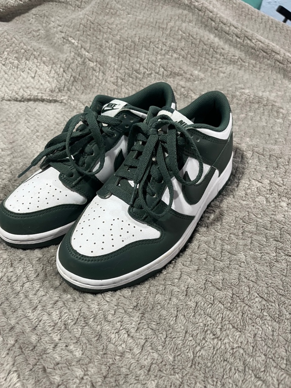 Nike Low-Top Sneakers in Forest Green and White